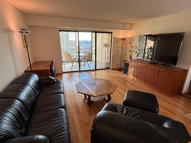 Sala de estar - 5903 Mount Eagle Dr