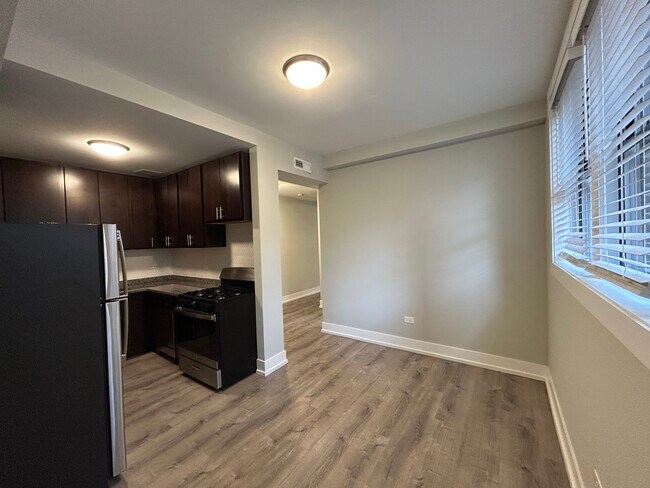 Foto del edificio - 1128 Maple Ave