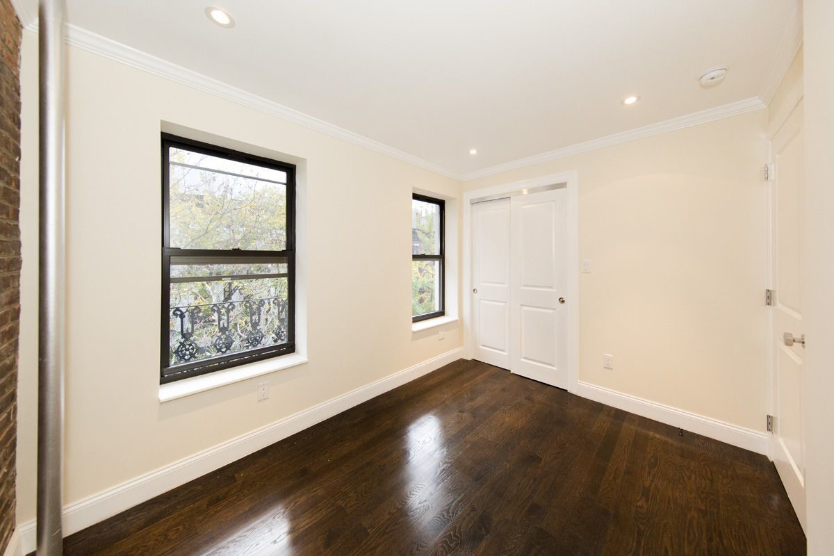 Primary Photo - 441 E 9th St