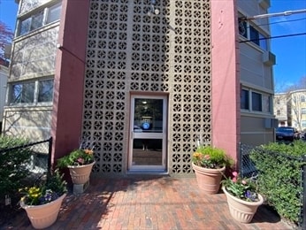 Building Photo - 348 Franklin St