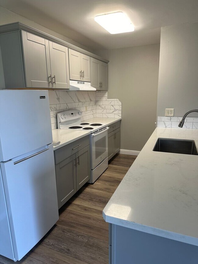 Foto del edificio - Townhome for Rent! Close to American River...