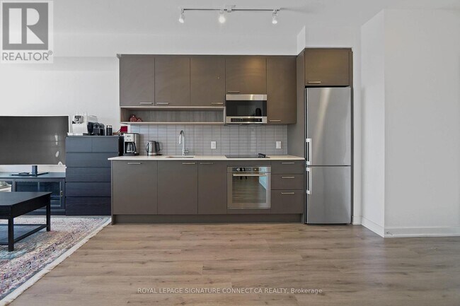 Building Photo - 3005 Pine Glen Rd