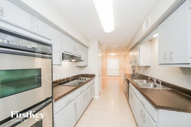Foto del edificio - 6319 Solway Dr