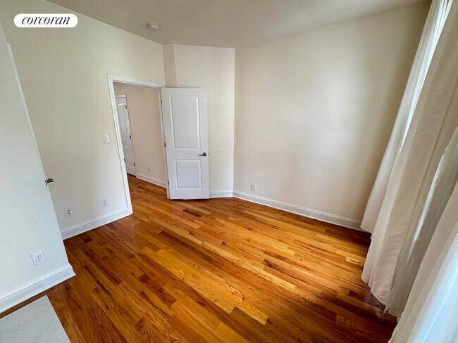 Foto del edificio - 309 W 47th St