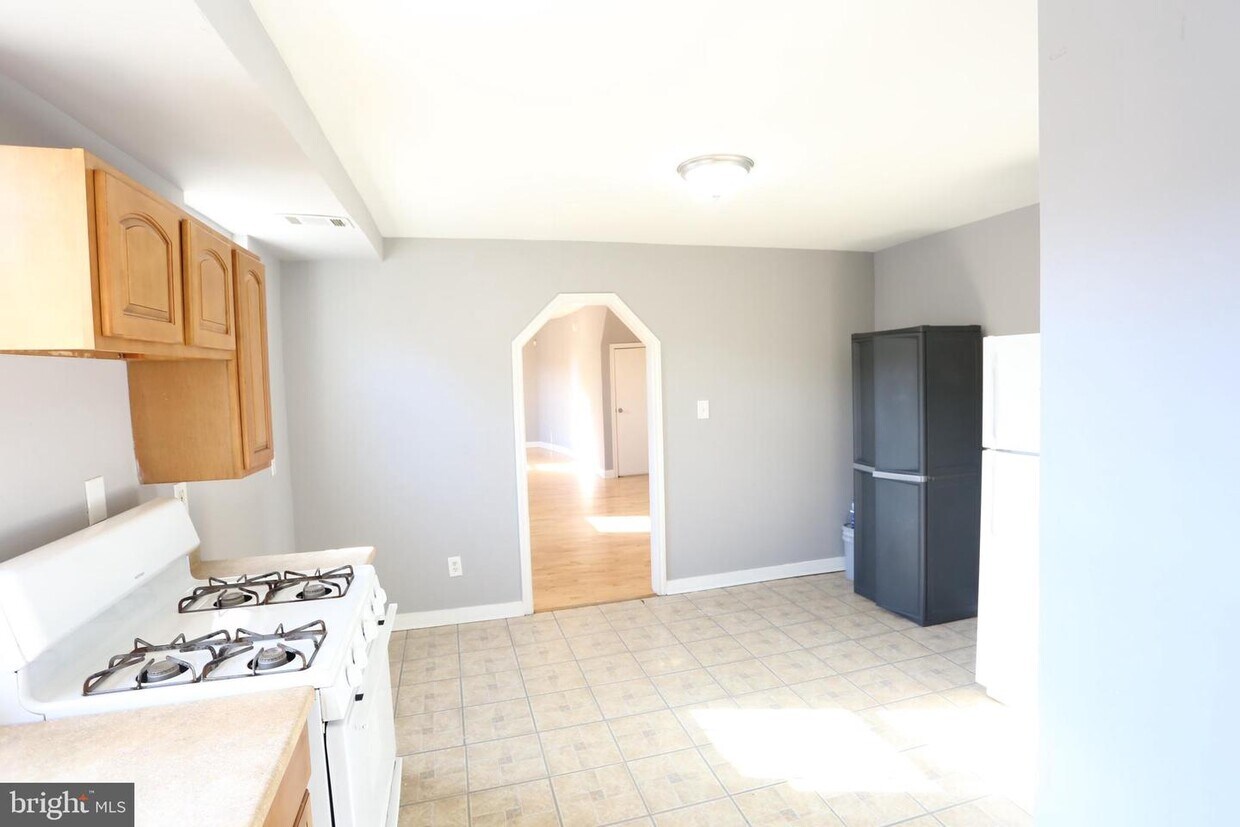 Primary Photo - 403 N Castle St