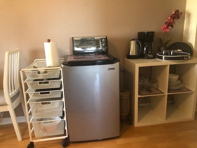 Kitchennette - 6380 S Boston St