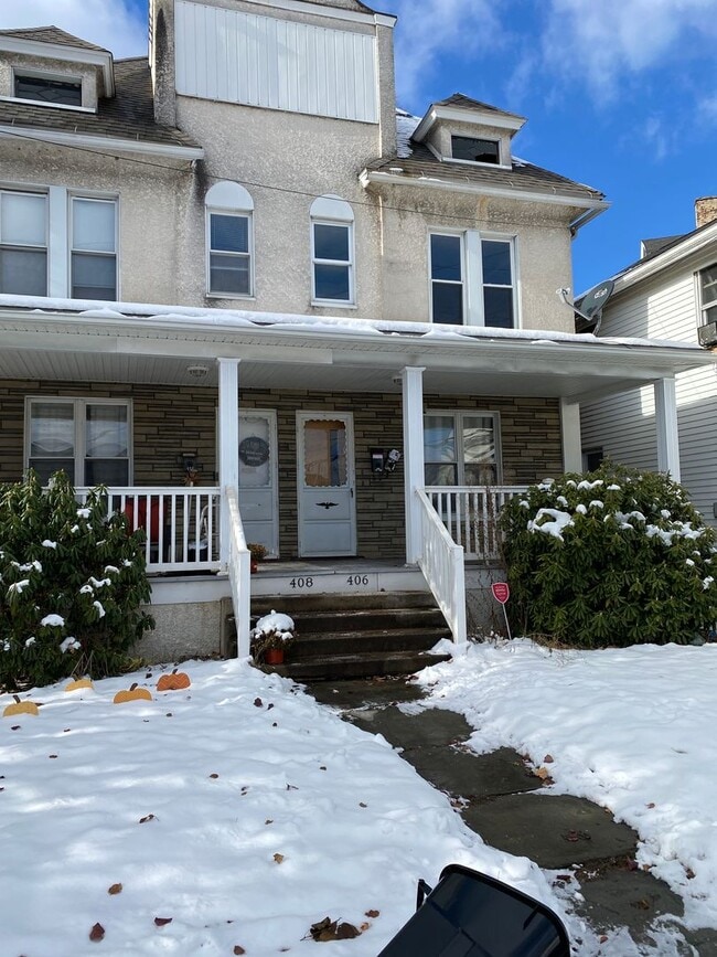 Building Photo - 406-408 Railroad Ave