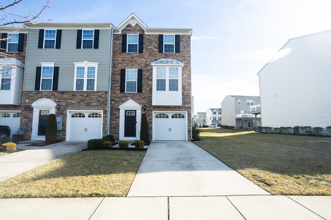 Building Photo - Exceptional 3-bedroom, 2.5-bathroom townhouse in the sought after community of The Villages at Cr...