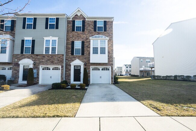 Foto del edificio - Exceptional 3-bedroom, 2.5-bathroom townhouse in the sought after community of The Villages at Cr...