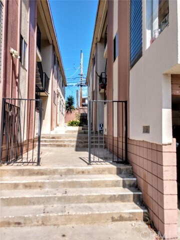 Building Photo - 212 Avenida Cabrillo