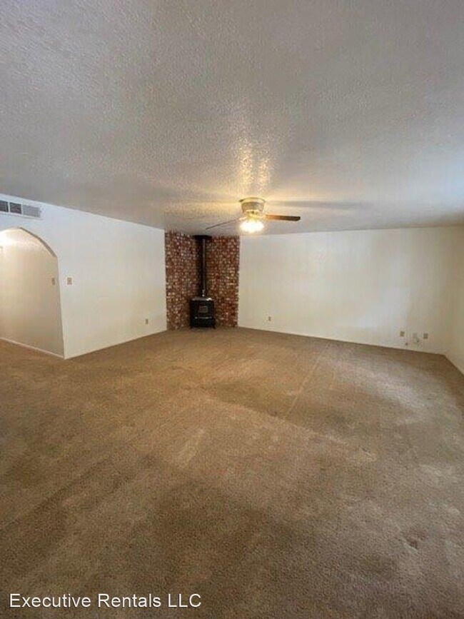 Foto del edificio - 4 br, 2 bath House - 4670 April