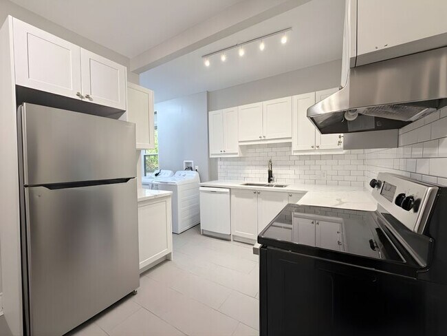 Building Photo - 47 Ontario Ave