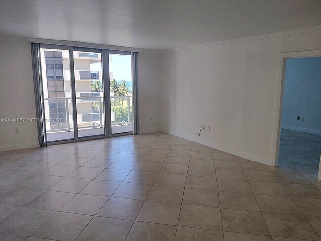 Foto del edificio - 5701 Collins Ave