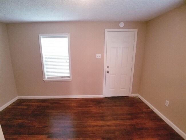 Building Photo - 2104 N Galveston Ave
