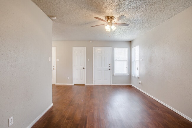 Building Photo - Updated 2/1/1