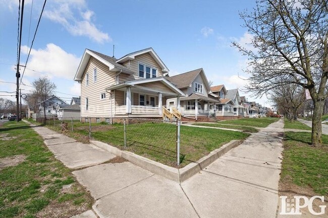 Building Photo - 630 Colima Dr