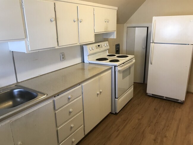 Foto del edificio - 70 Gilford Ave