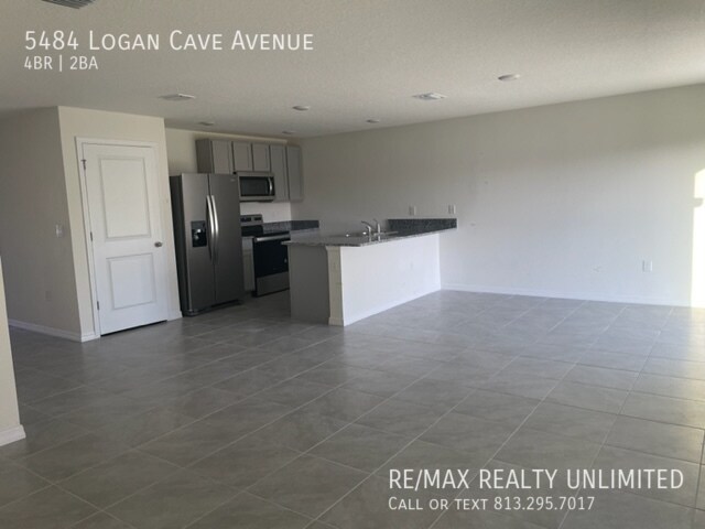 Foto del edificio - 5484 Logan Cave Ave Wimauma FL 33598