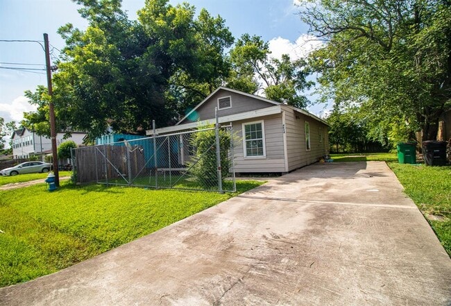 Building Photo - 4634 Clover St
