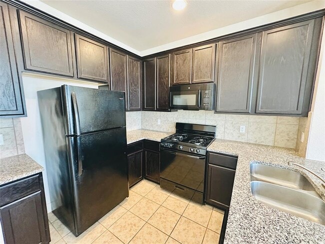 Building Photo - 2216 Creekside Ln