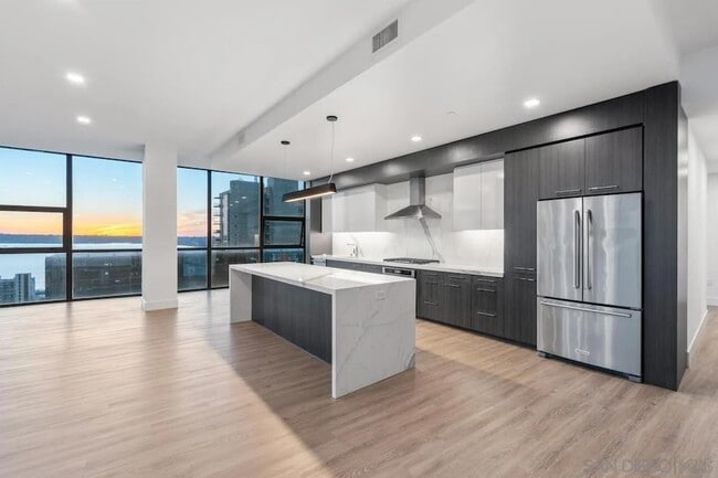 Building Photo - 1440 Columbia St