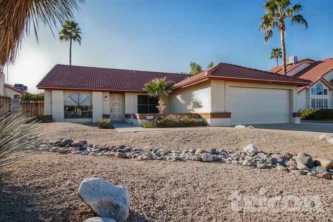 Building Photo - 7743 W Dreyfus Dr