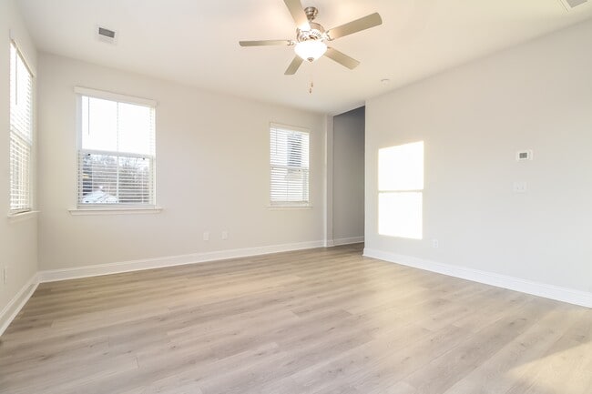 Building Photo - 308 Woodgate Wy