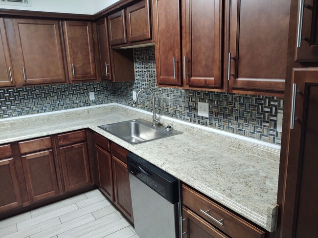Building Photo - 2 BED 2 BATH Condo