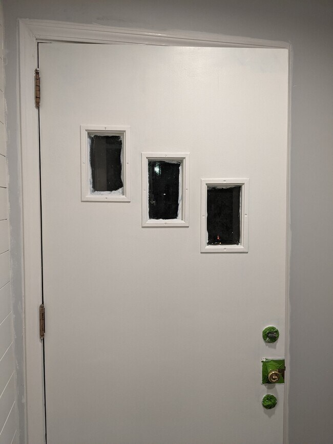 Puerta de entrada - 1er piso - 310 Semple St