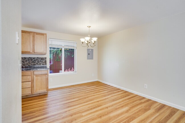 Foto del edificio - 6330 NE Lombard St
