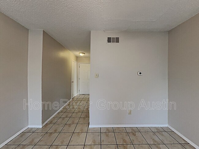 Building Photo - 10701 Daryl Cove