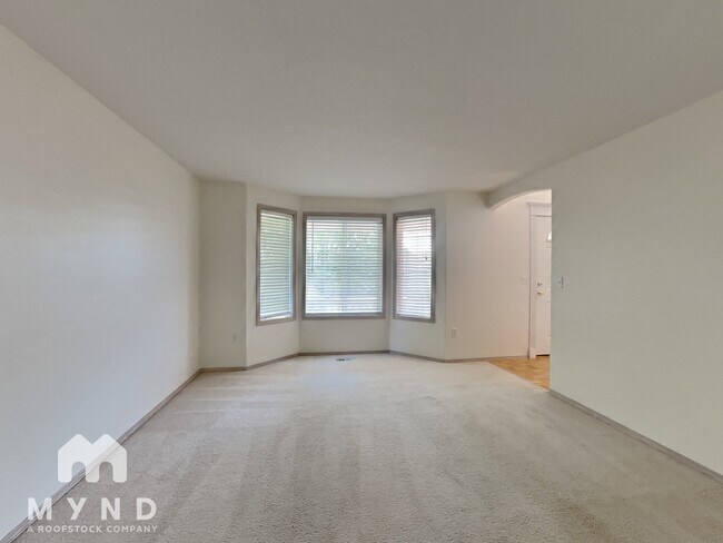 Building Photo - 3711 SE Sunrise Dr