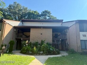 Building Photo - 18 Pine Cluster Cir