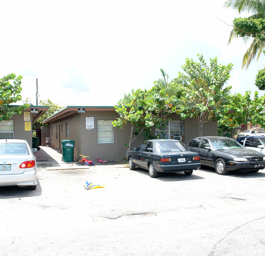 Building Photo - 643-647 NW 15th Ter