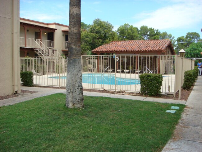 Foto del edificio - 3357 N Country Club Rd