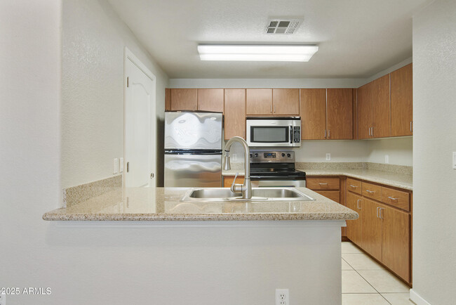 Foto del edificio - 5302 E Van Buren St