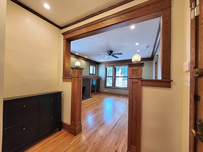 Building Photo - 4744 N Artesian Ave