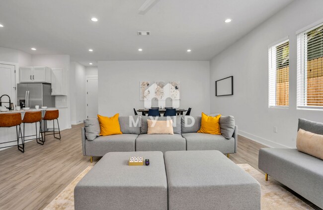 Building Photo - 6410 Auburn Dr Unit A