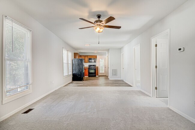 Building Photo - Updated 3/2 in Glenwood
