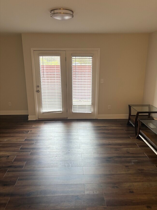 Foto del edificio - 515 Basswood Ave