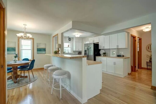 Breakfast Bar Kitchen DR - 3733 Hillcrest Dr