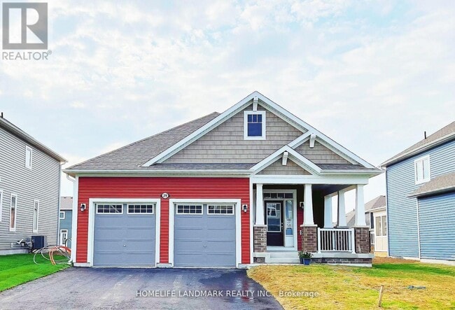 Building Photo - 29 Dyer Cres