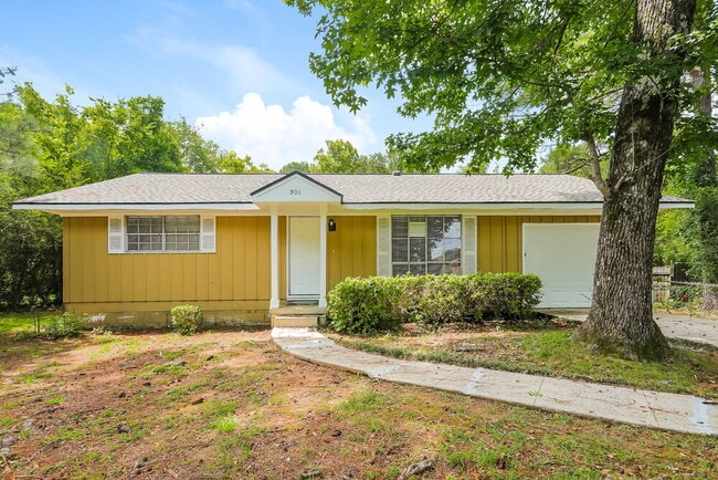 Building Photo - 901 Eldorado Dr