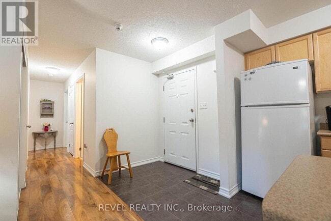 Building Photo - 39 Coulter St