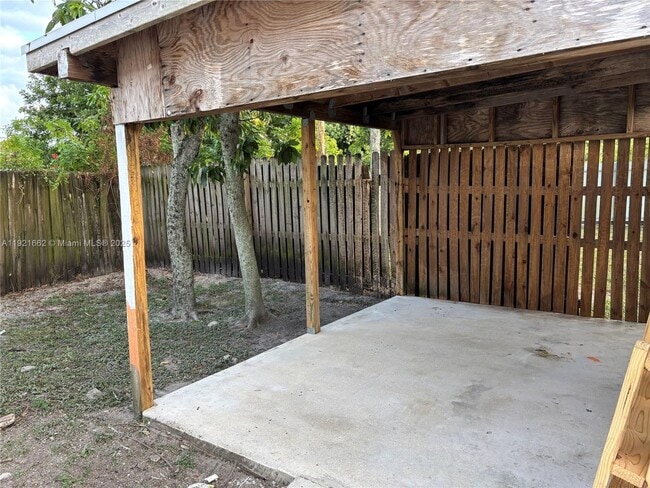 Foto del edificio - 610 E Campus Cir