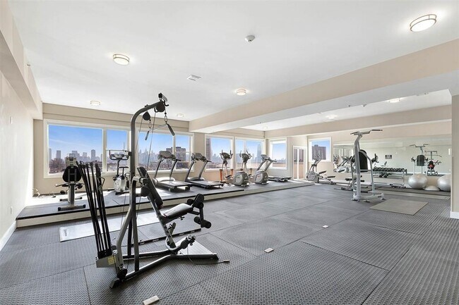 Foto del edificio - 6200 Hudson Ave