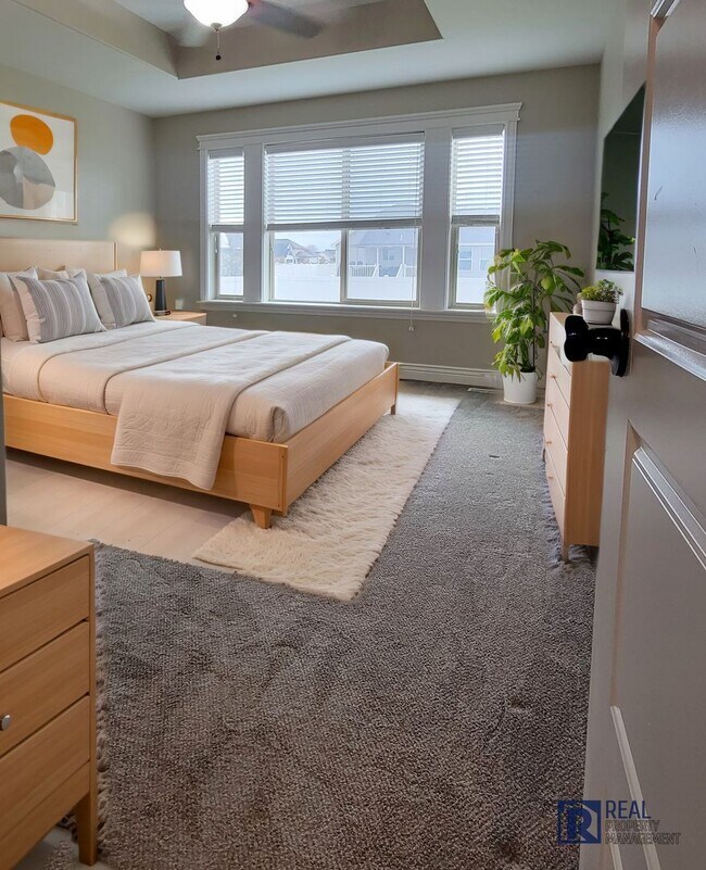 Foto del edificio - Beautiful & Large 3 Bedroom, 2 Bathroom Ho...