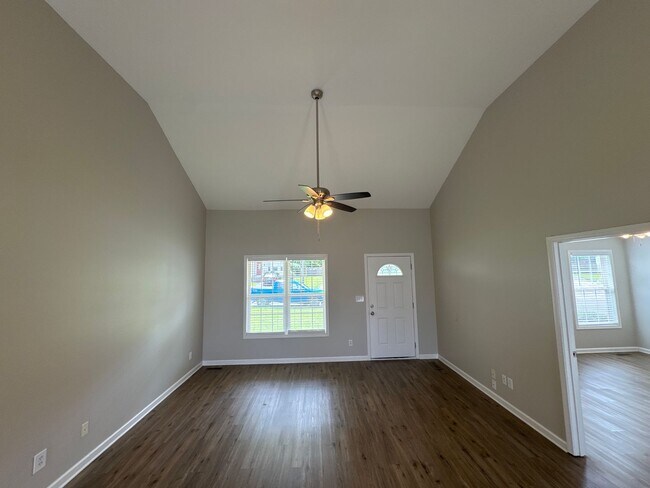 Foto del edificio - Charming 3-Bedroom Ranch on a Corner Lot w...