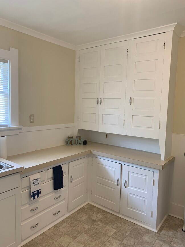 Foto del edificio - Two bedroom lower duplex in West Toledo 42...