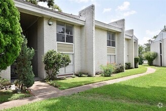Building Photo - 1950 Spenwick Dr